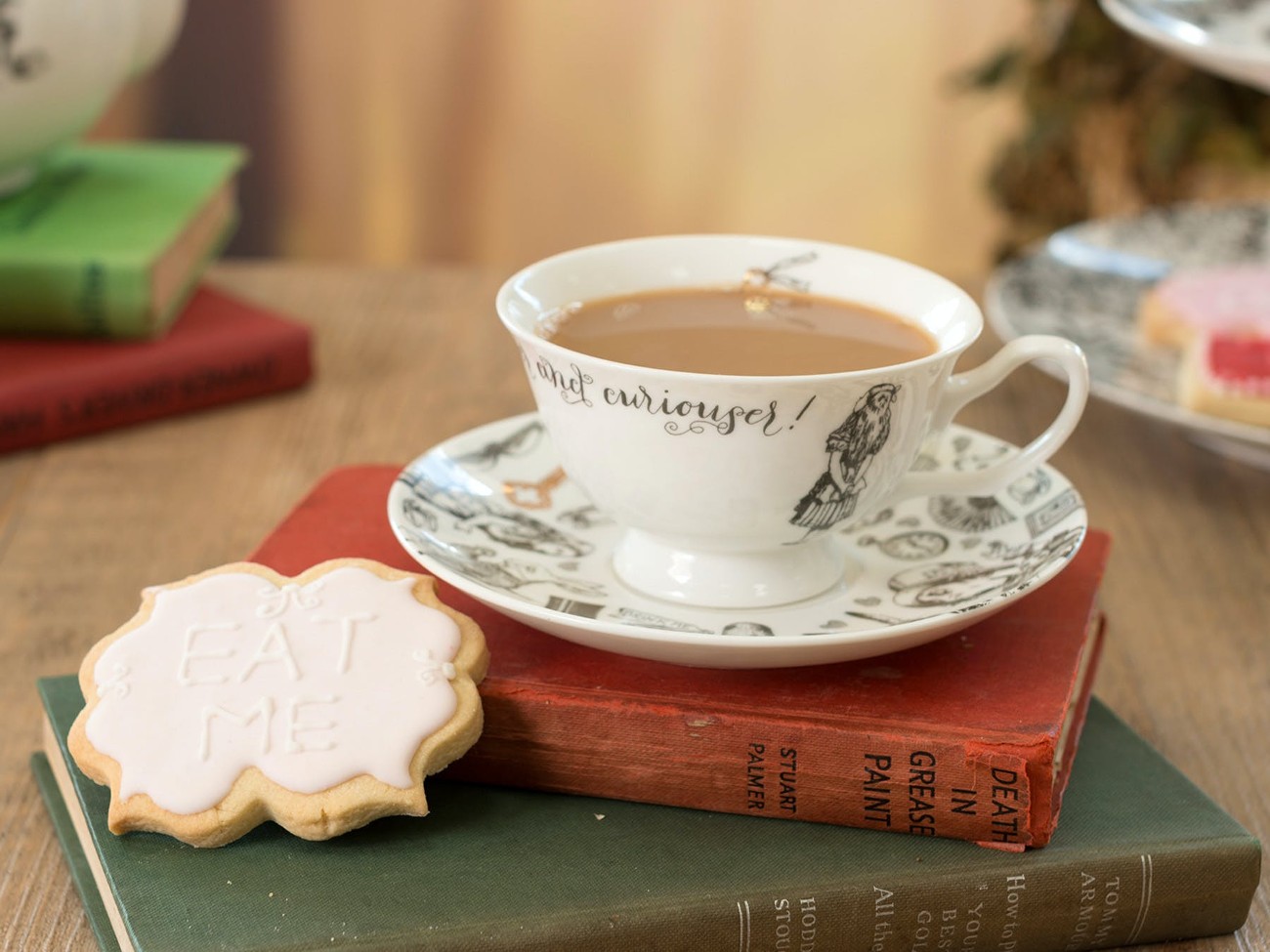 V&A Alice In Wonderland Tea Cup & Saucer Set V&A Alice In Wonderland Tea Cup & Saucer Set
