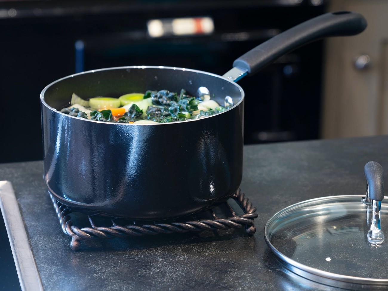 Mikasa Gourmet Trivet for Hot Pans, Rope Detailing